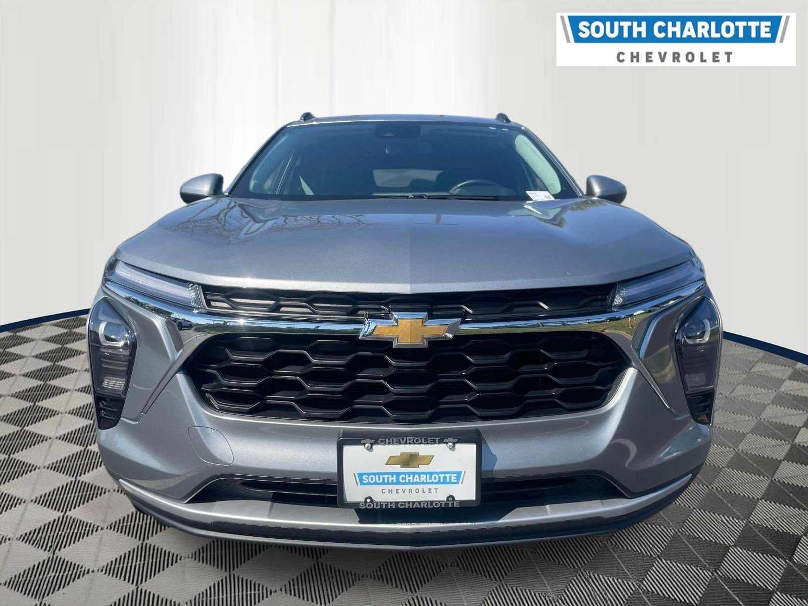 Used 2025 Chevrolet Trax LT w/ LT Convenience Package FWD image 2