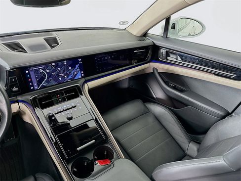 Used 2024 Porsche Panamera image 24