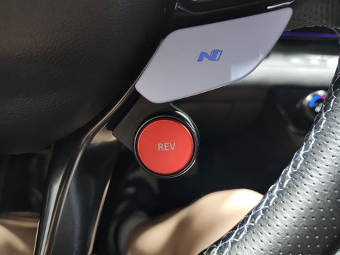 Used 2022 Hyundai Elantra N FWD image 7