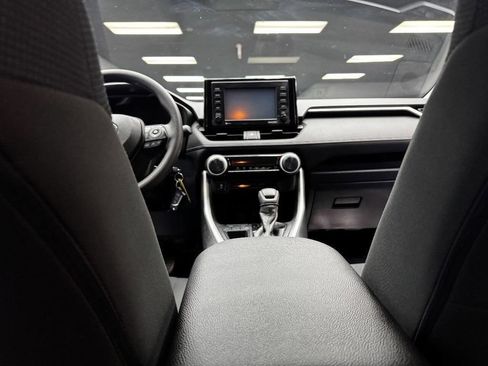Used 2020 Toyota RAV4 LE image 41