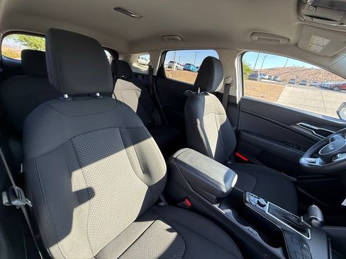 Used 2025 Kia Sportage LX image 13