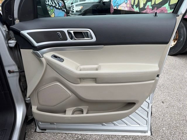 Used 2015 Ford Explorer XLT w/ Equipment Group 201A AWD/4WD image 31