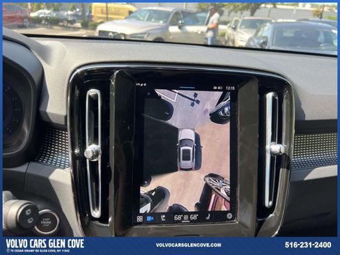 Used 2025 Volvo XC40 B5 Ultra w/ Climate Package image 27