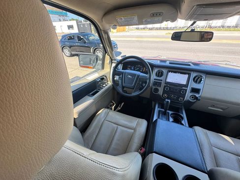 Used 2017 Ford Expedition EL XLT w/ Equipment Group 202A RWD image 24