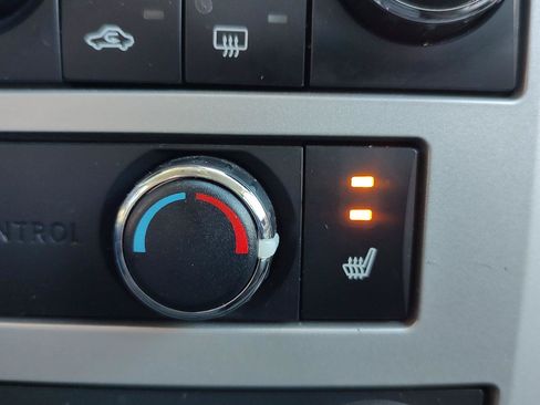 Used 2010 Chrysler Town & Country Touring FWD image 14