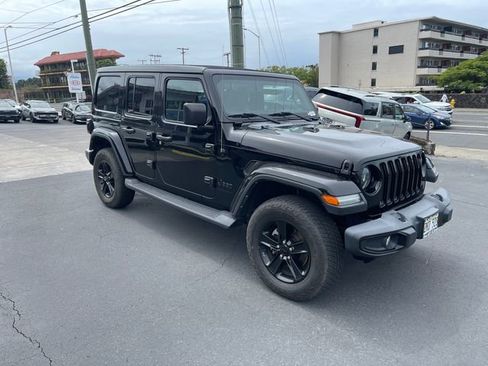 Used 2023 Jeep Wrangler Unlimited Sahara AWD/4WD image 8