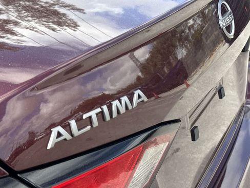 Used 2025 Nissan Altima 2.5 SV FWD image 10