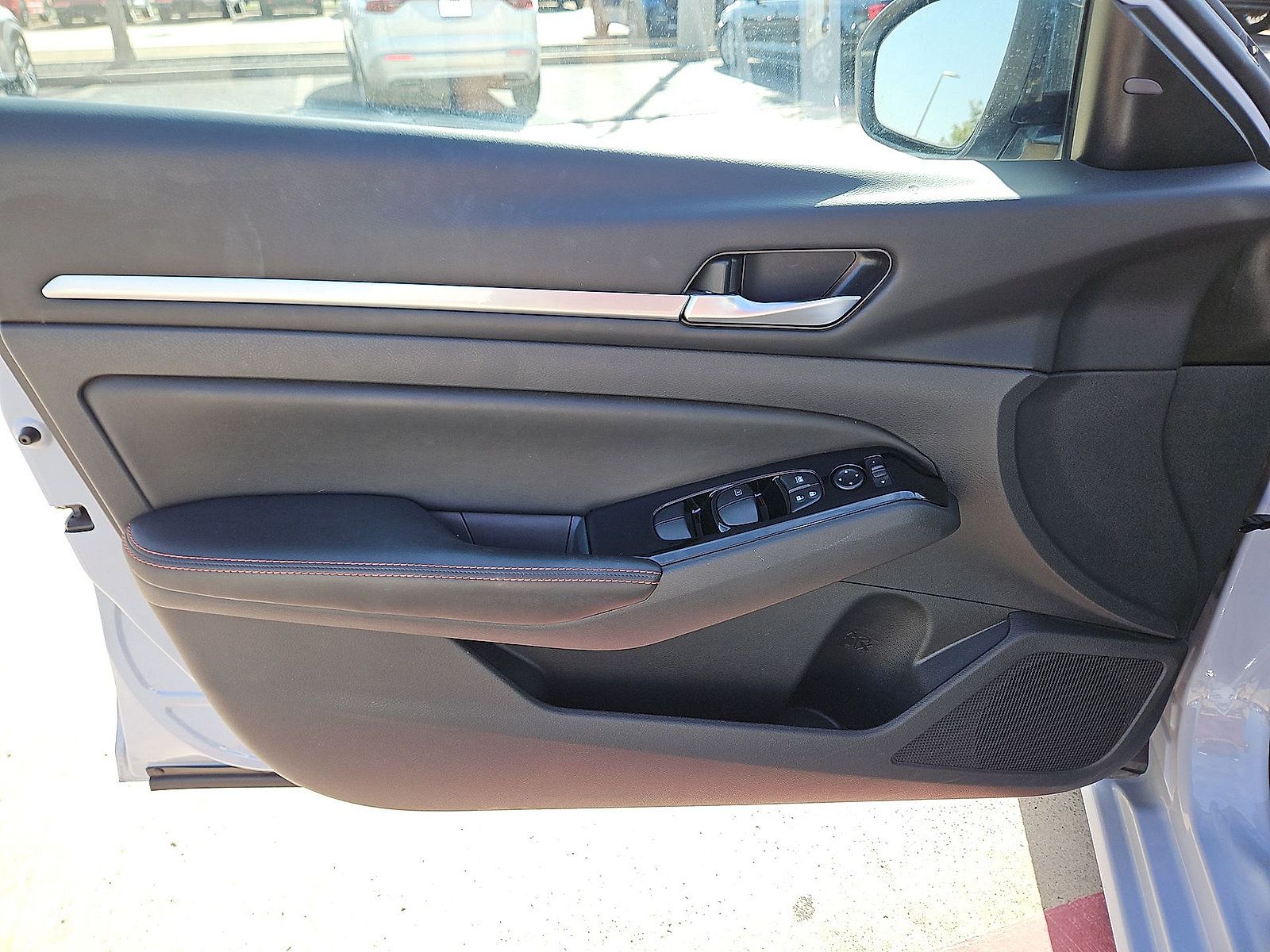 Used 2024 Nissan Altima 2.5 SR FWD image 15