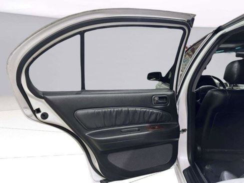 Used 1996 Nissan Maxima FWD image 32