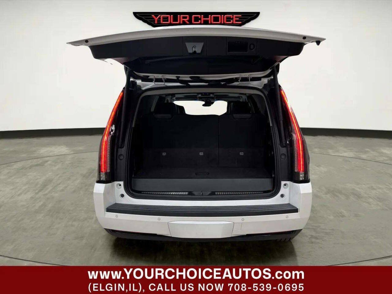 Used 2017 Cadillac Escalade Luxury AWD/4WD image 5