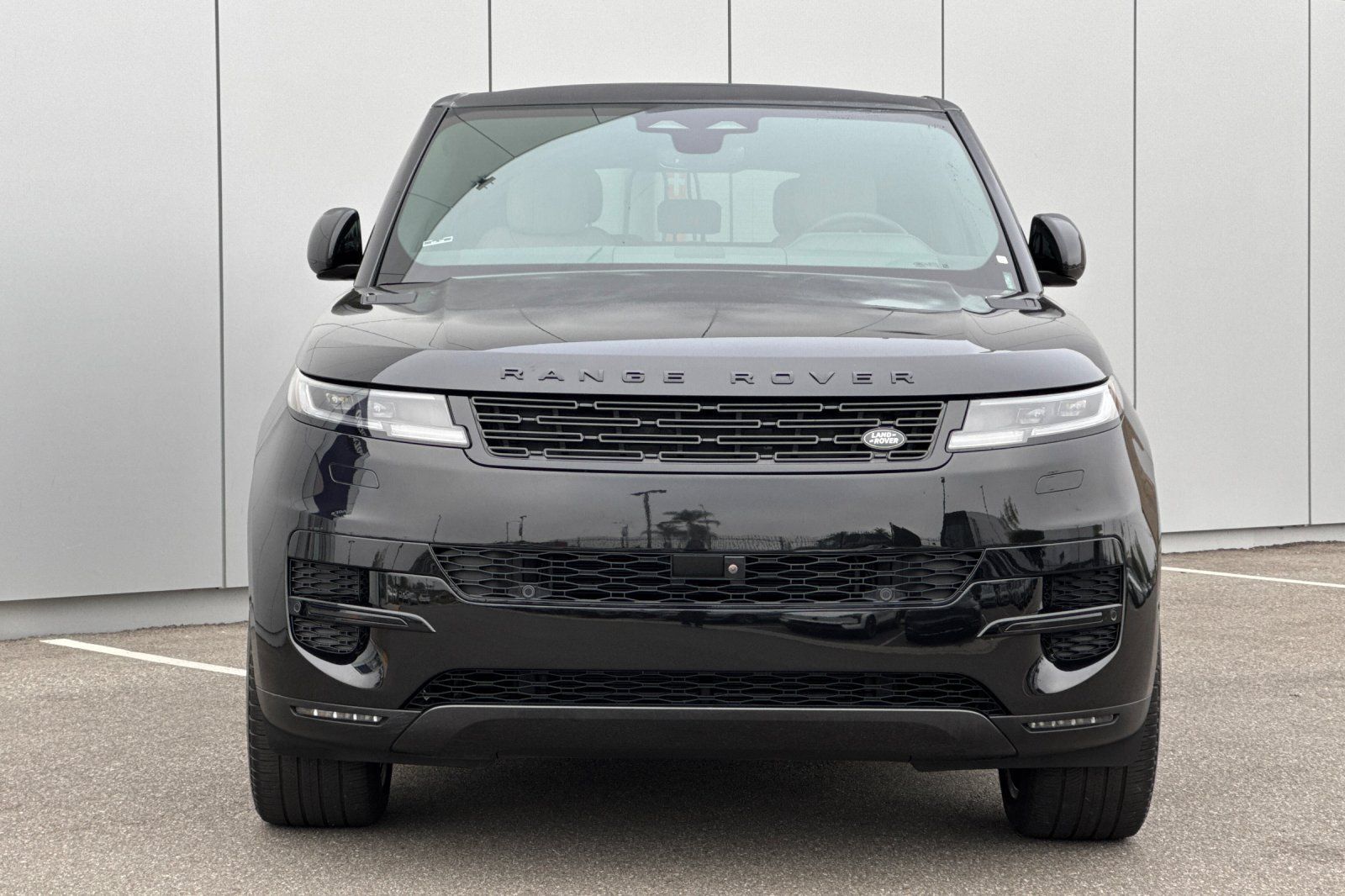 Used 2024 Land Rover Range Rover Sport SE AWD/4WD image 8