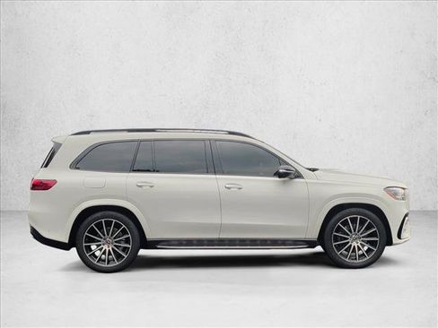 Used 2024 Mercedes-Benz GLS 450 4MATIC image 4