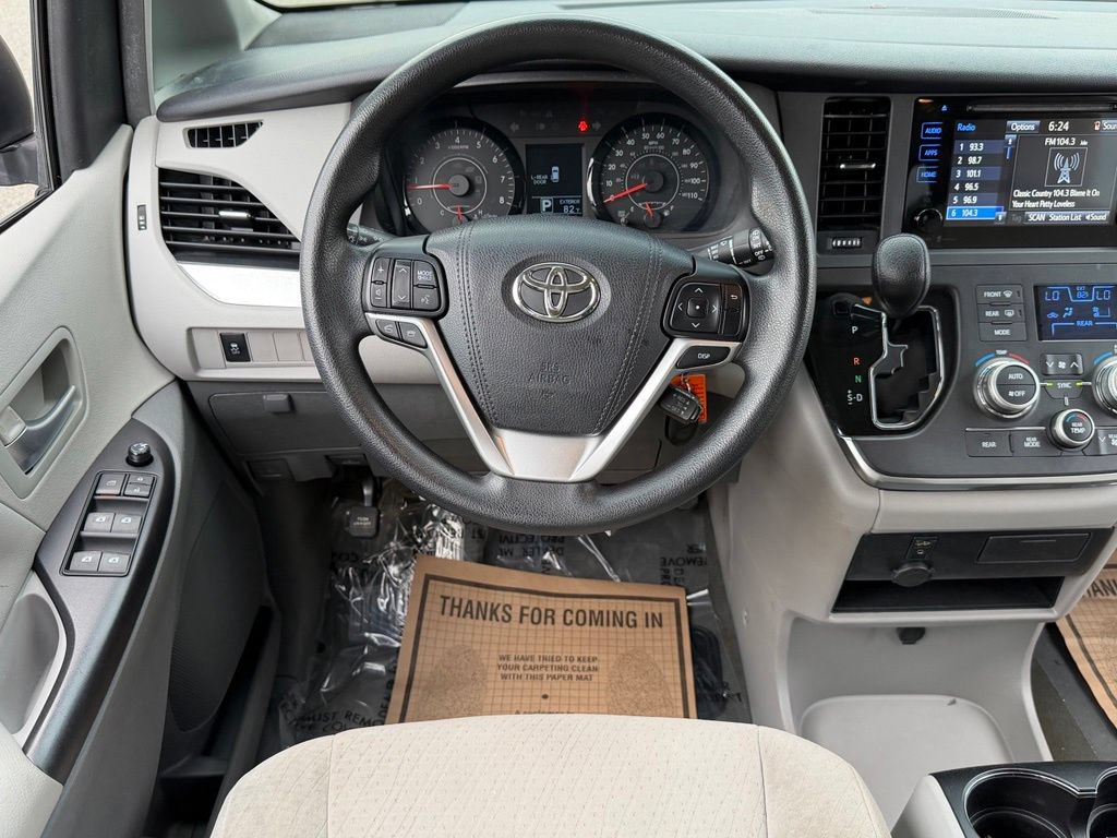 Used 2015 Toyota Sienna LE FWD image 27