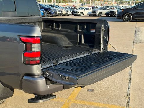 Certified 2025 Nissan Frontier SV w/ Tow Package RWD image 35