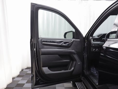 Used 2021 GMC Yukon Denali w/ Denali Premium Package image 4