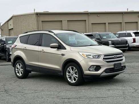 Used 2018 Ford Escape SE image 3