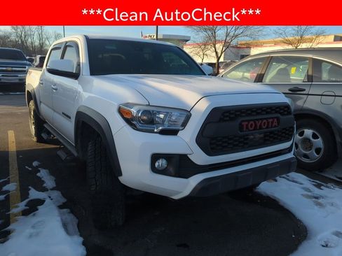 Used 2019 Toyota Tacoma TRD Off-Road image 3