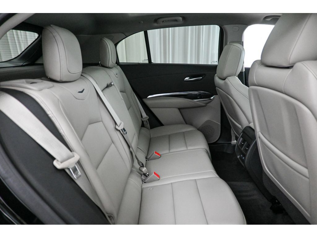 Used 2020 Cadillac XT4 Luxury w/ Cold Weather Package AWD/4WD image 20