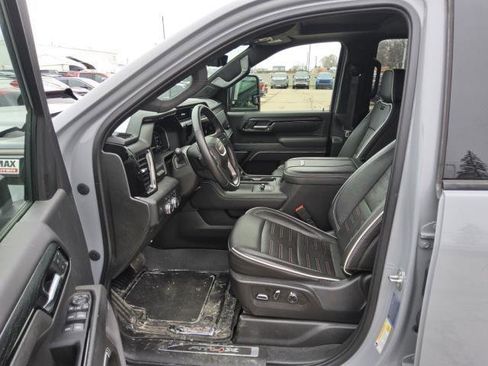Used 2024 GMC Sierra 2500 AT4X image 8