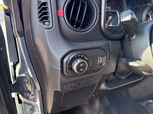 Used 2024 Jeep Gladiator Rubicon w/ Technology Group AWD/4WD image 18