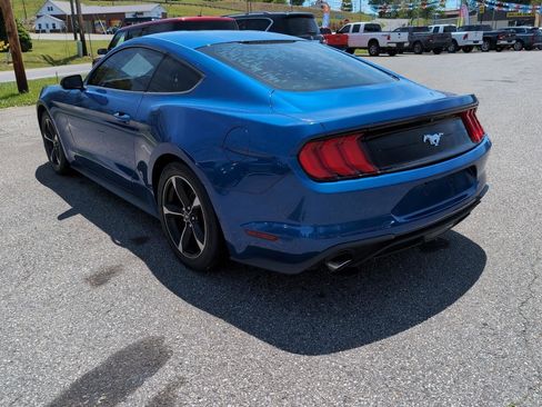 Used 2018 Ford Mustang Coupe RWD image 3