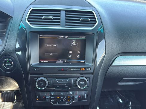 Used 2016 Ford Explorer XLT w/ Equipment Group 202A AWD/4WD image 17