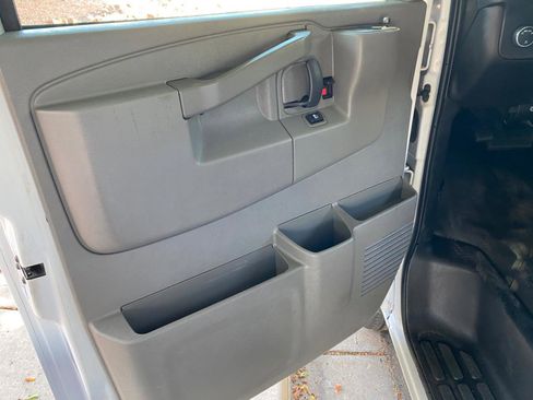 Used 2021 Chevrolet Express 2500 RWD image 21