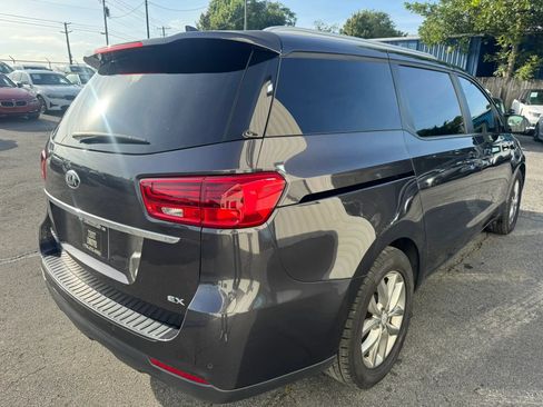 Used 2019 Kia Sedona EX FWD image 5