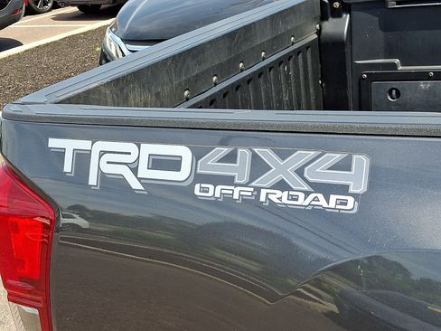 Used 2017 Toyota Tacoma TRD Off-Road w/ Tow Package (A/T) AWD/4WD image 30