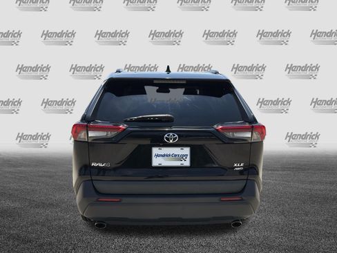 Used 2021 Toyota RAV4 XLE AWD/4WD image 9