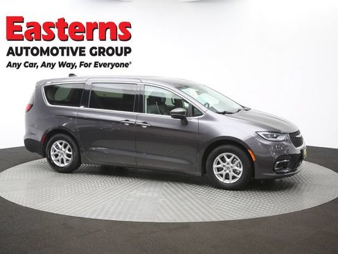 Used 2023 Chrysler Pacifica Touring-L FWD image 48