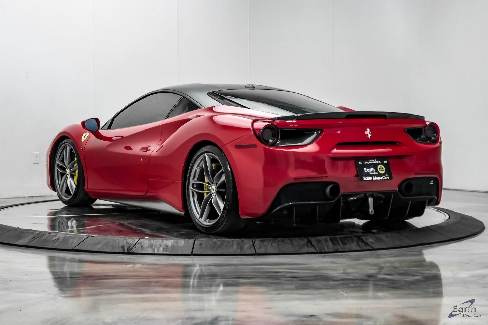 Used 2017 Ferrari 488 GTB RWD image 12