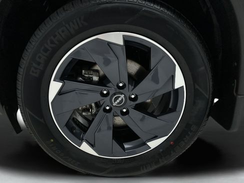 Used 2024 Nissan Rogue SV w/ SV Premium Package AWD/4WD image 9