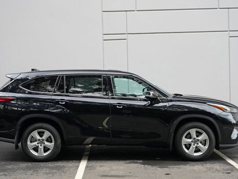 Used 2021 Toyota Highlander LE AWD/4WD image 49