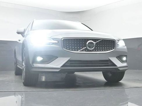 New 2026 Volvo V60 B5 Cross Country Plus w/ Protection Package Premier image 38