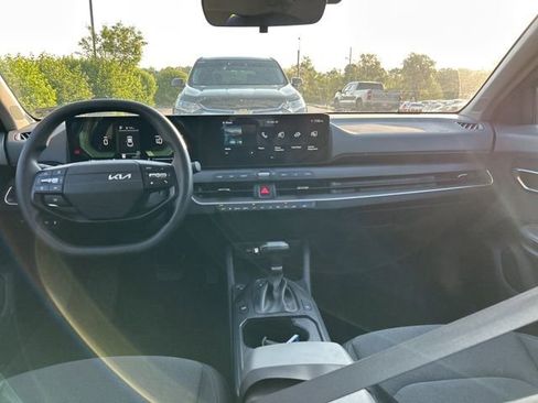 Used 2025 Kia K4 FWD image 5