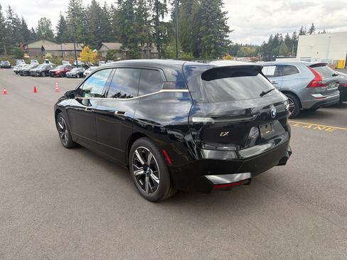 Used 2023 BMW iX xDrive50 w/ Sport Package AWD/4WD image 3