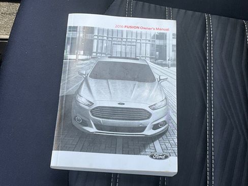 Used 2016 Ford Fusion SE FWD image 24