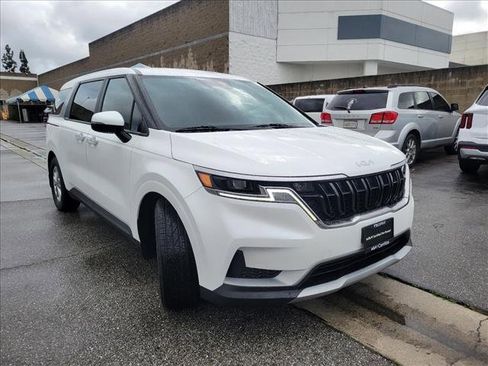 Certified 2024 Kia Carnival LX image 5