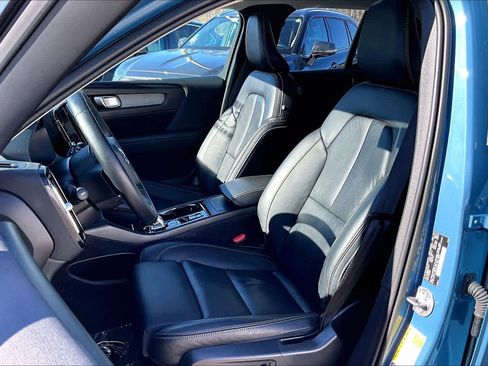 Certified 2023 Volvo XC40 B5 Plus w/ Driver Assist Package image 9