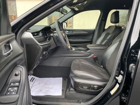 Used 2024 Jeep Grand Cherokee Altitude image 21