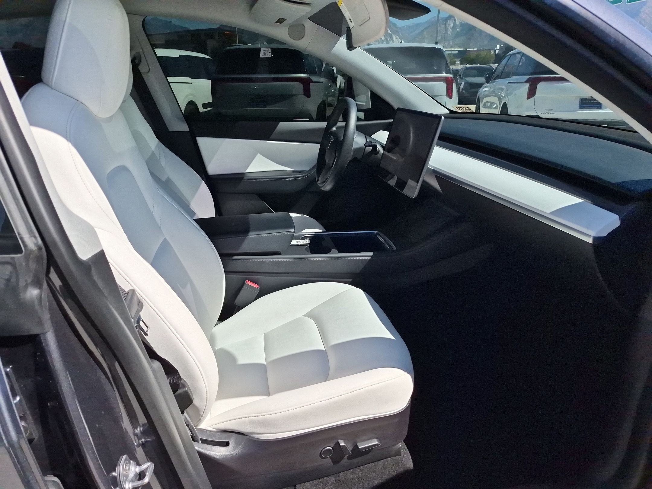 Used 2021 Tesla Model Y Long Range AWD/4WD image 29