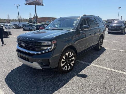 Certified 2025 Ford Expedition Platinum w/ Driver's Package image 4