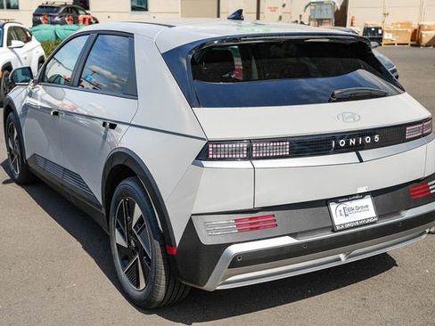 New 2026 Hyundai Ioniq 5 SE RWD image 2