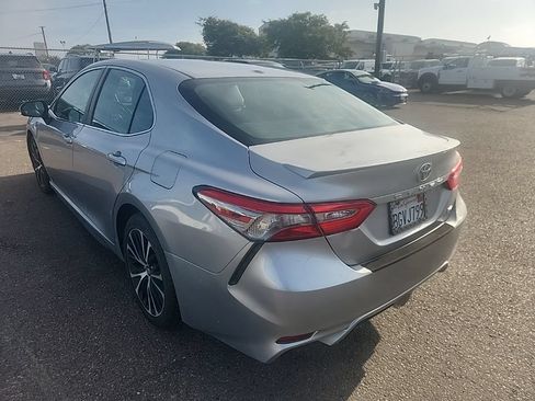Used 2019 Toyota Camry SE w/ Carpet Mat Package FWD image 11