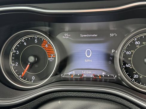 Used 2019 Jeep Cherokee Limited w/ Luxury Group AWD/4WD image 22