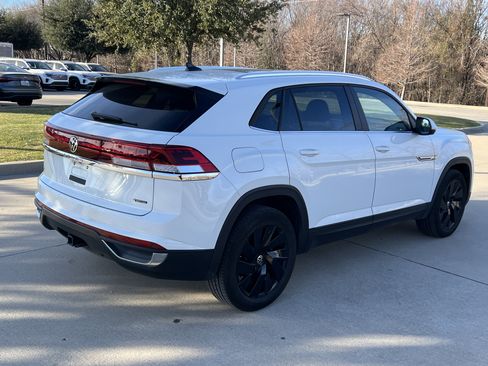 Certified 2025 Volkswagen Atlas Cross Sport SE w/ Panoramic Sunroof Package image 10