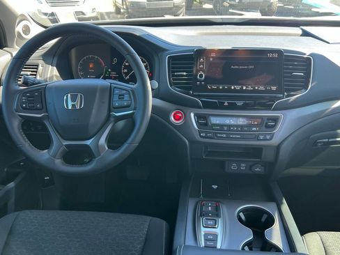 Used 2025 Honda Ridgeline Sport image 21