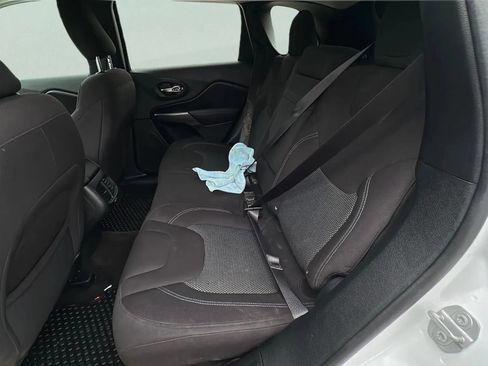 Used 2019 Jeep Cherokee Latitude w/ Cold Weather Group AWD/4WD image 25