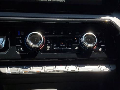 Used 2024 GMC Sierra 1500 AT4 w/ Technology Package AWD/4WD image 30